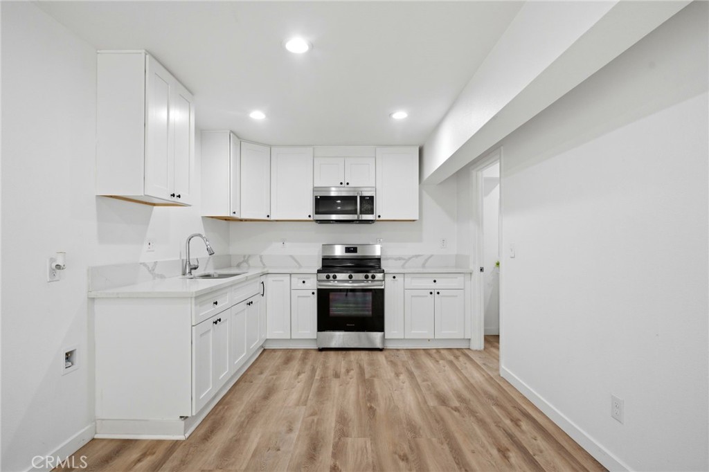 13790 Mangowood