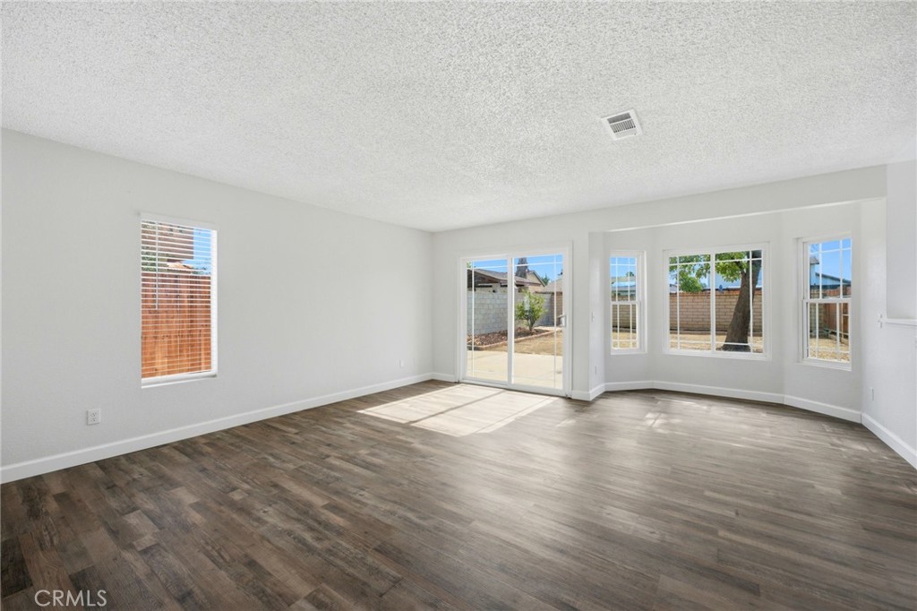 13790 Mangowood