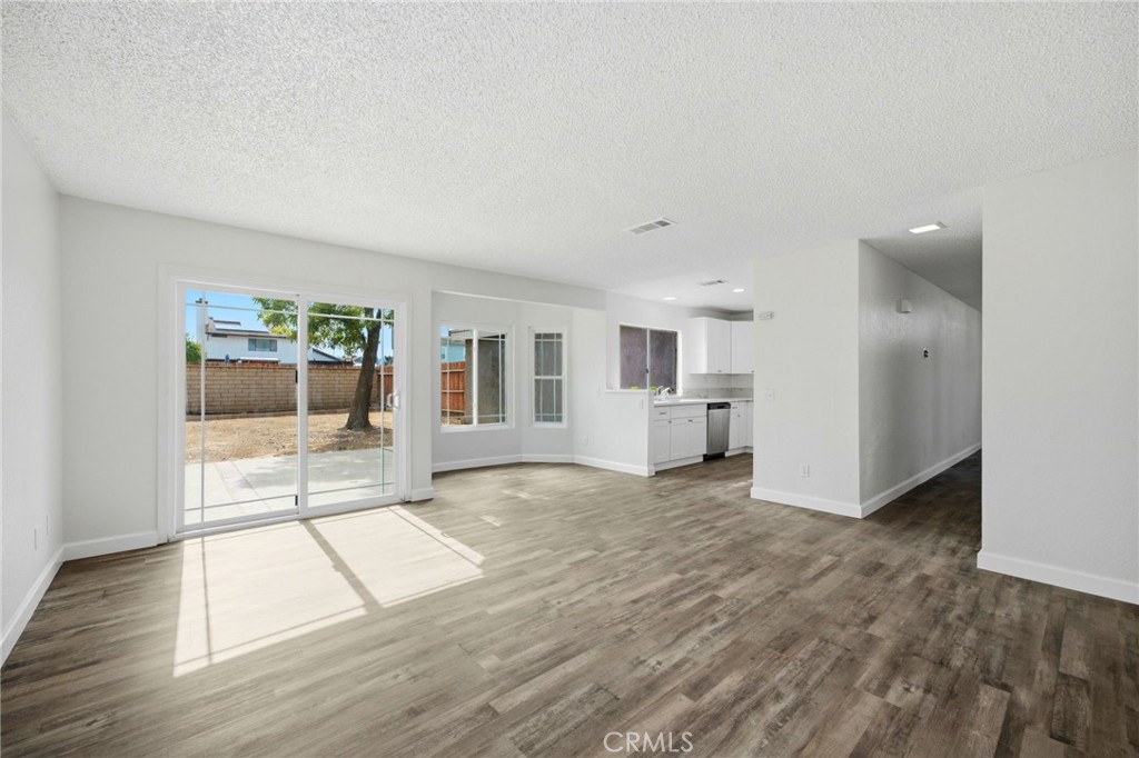 13790 Mangowood