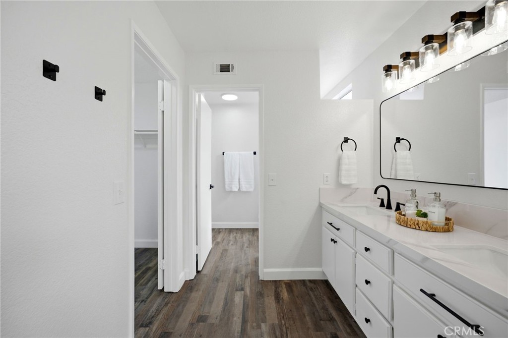 13790 Mangowood