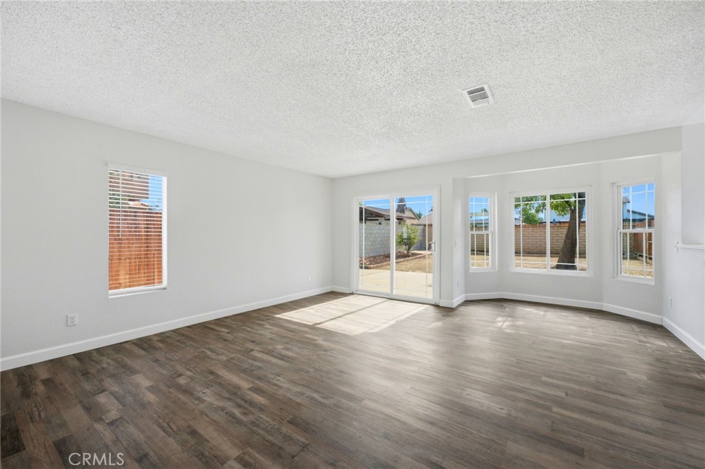 13790 Mangowood