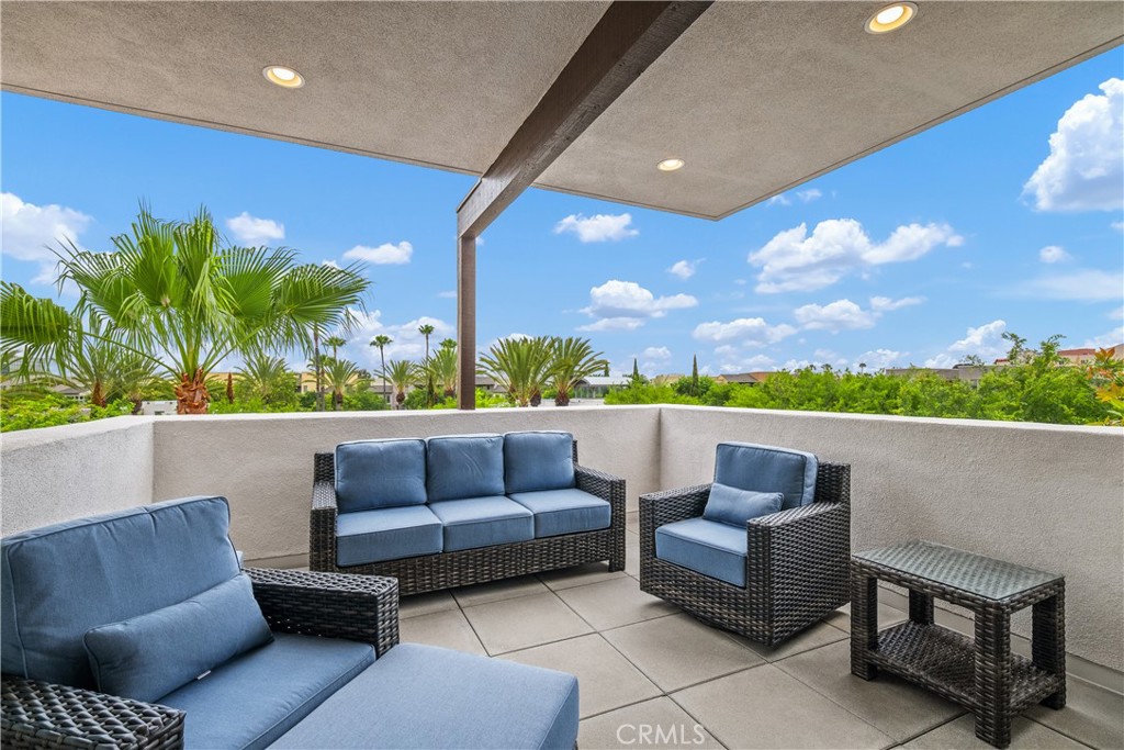 5371 Pacific Terrace