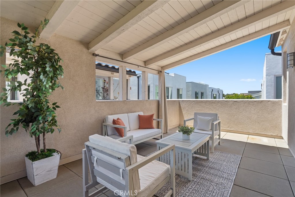 5246 Pacific Terrace