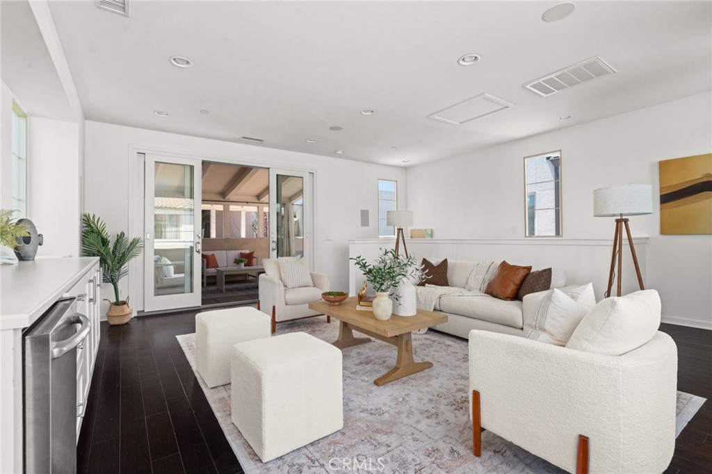 5246 Pacific Terrace