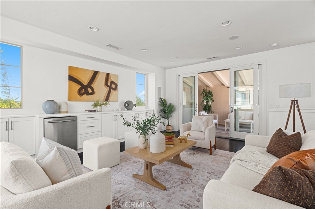 5246 Pacific Terrace