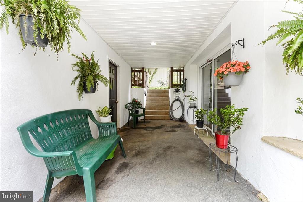 942 COSSART ROAD