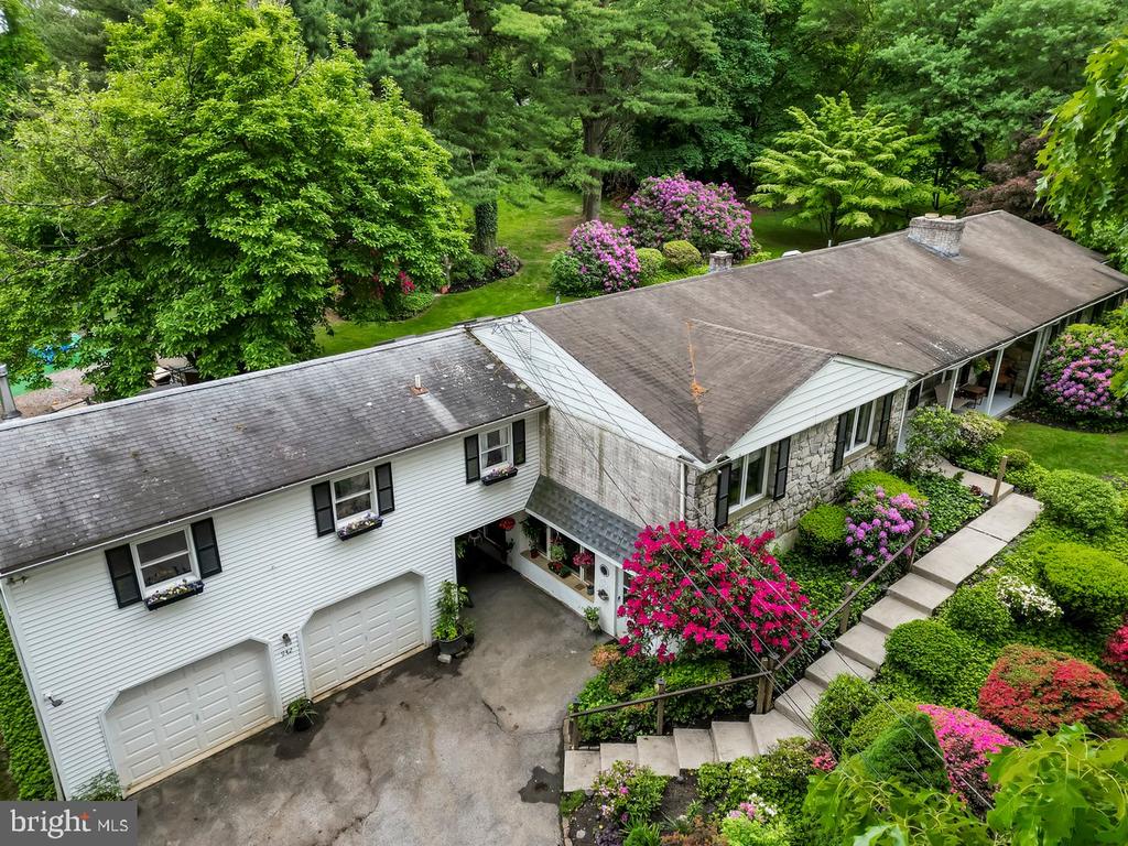 942 COSSART ROAD