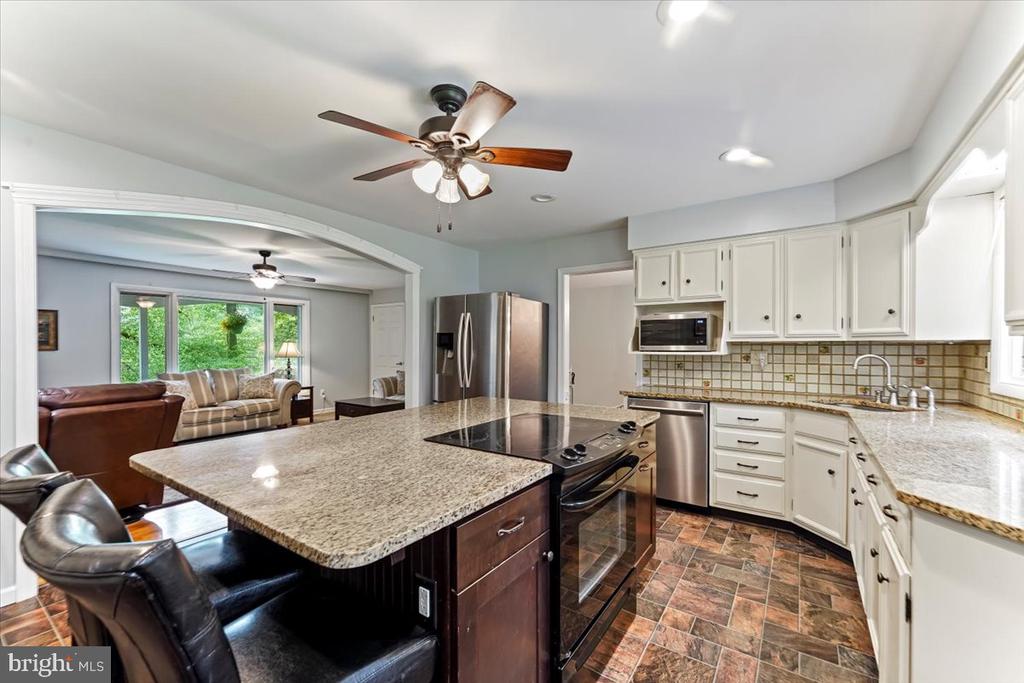 942 COSSART ROAD