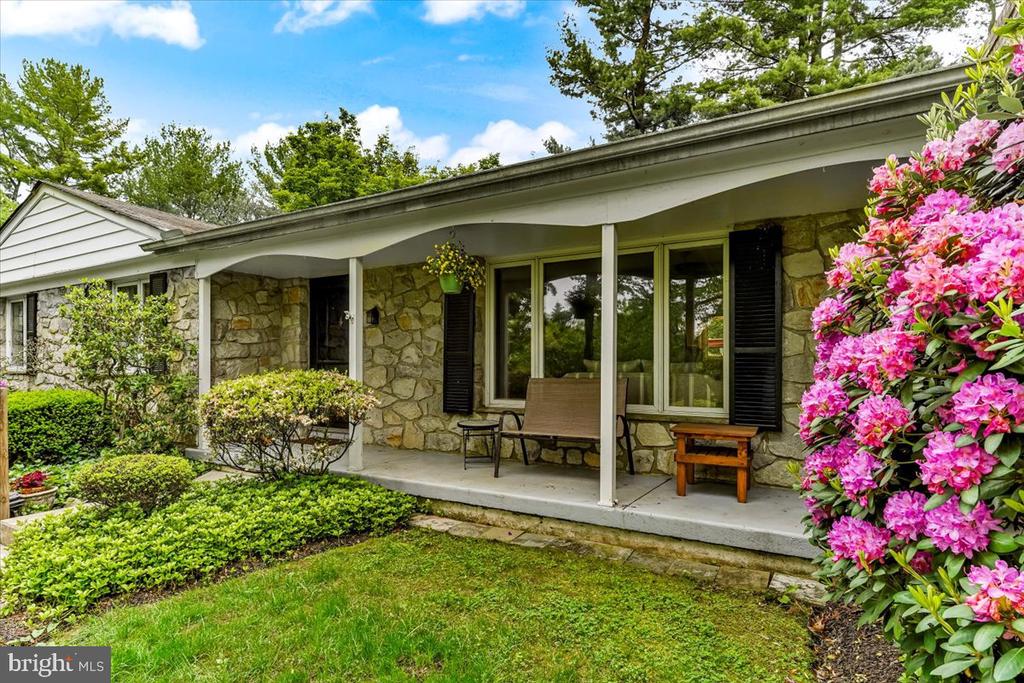 942 COSSART ROAD