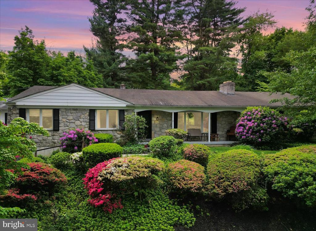 942 COSSART ROAD