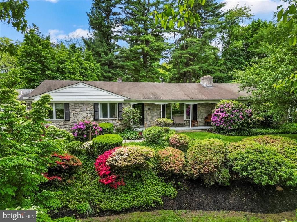 942 COSSART ROAD