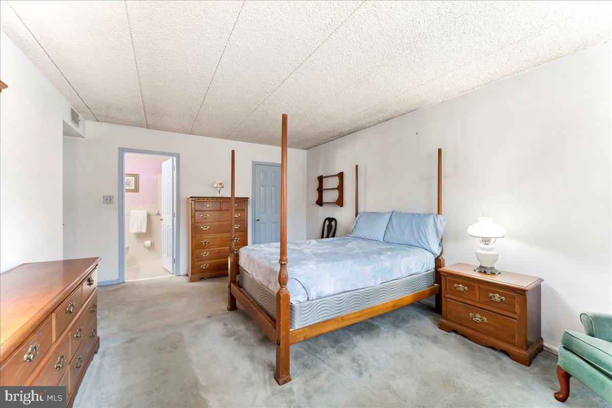 199 W KING STREET G1