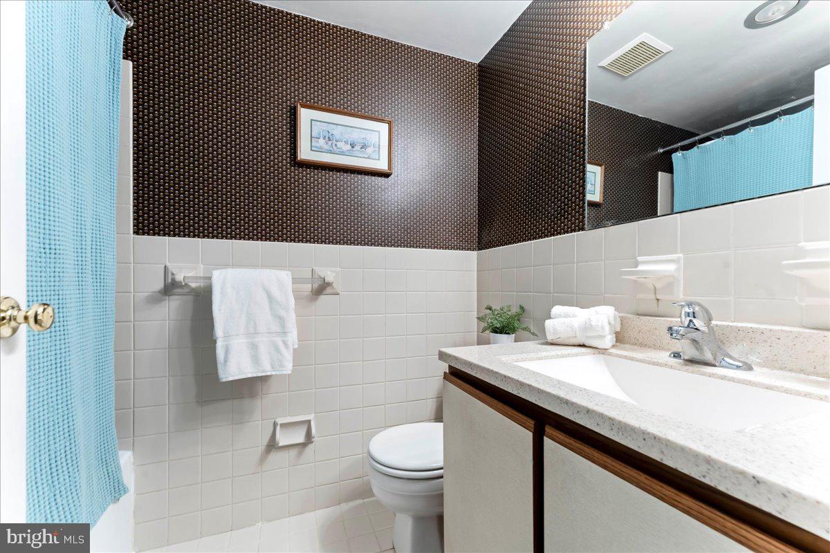 199 W KING STREET G1