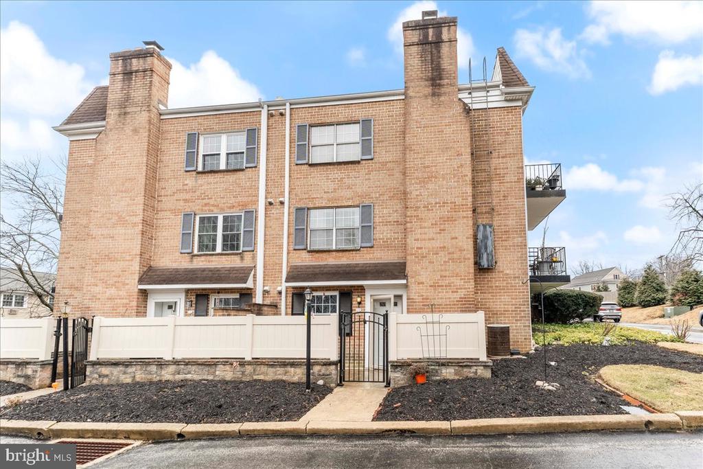 199 W KING STREET G1