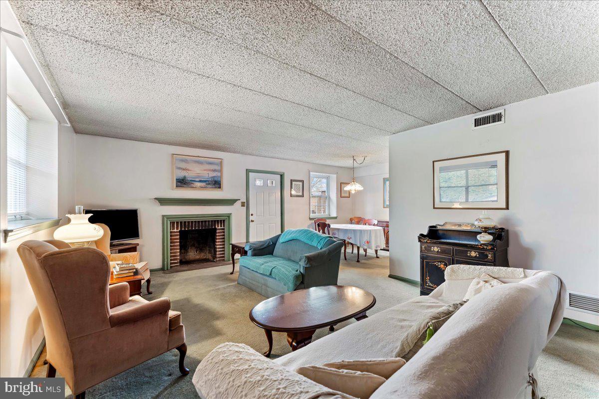 199 W KING STREET G1