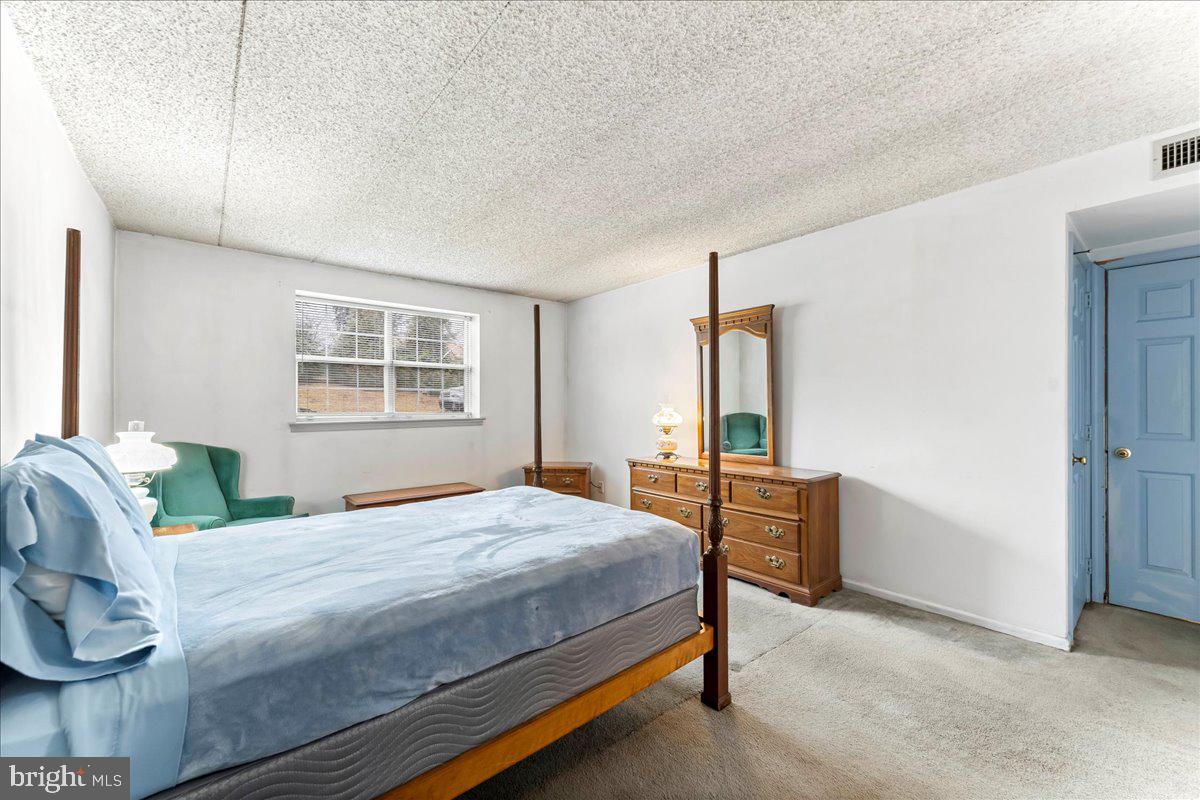 199 W KING STREET G1