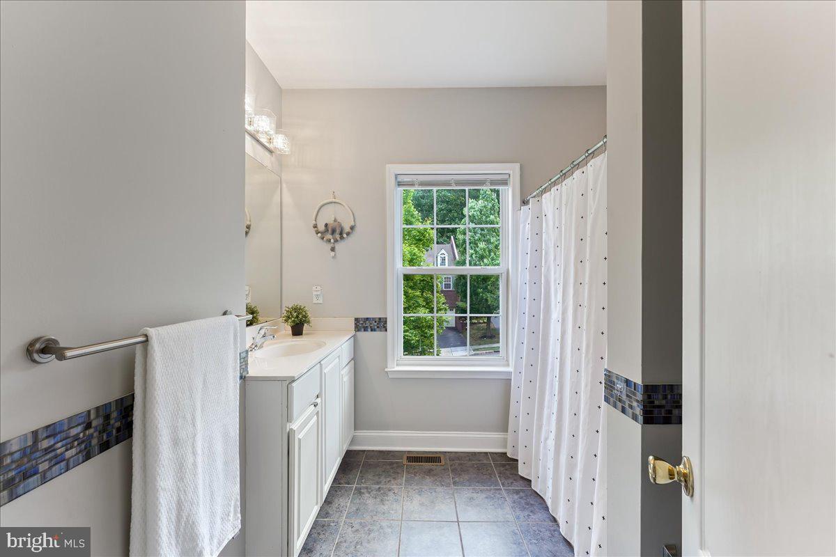 3139 WOODS EDGE DRIVE