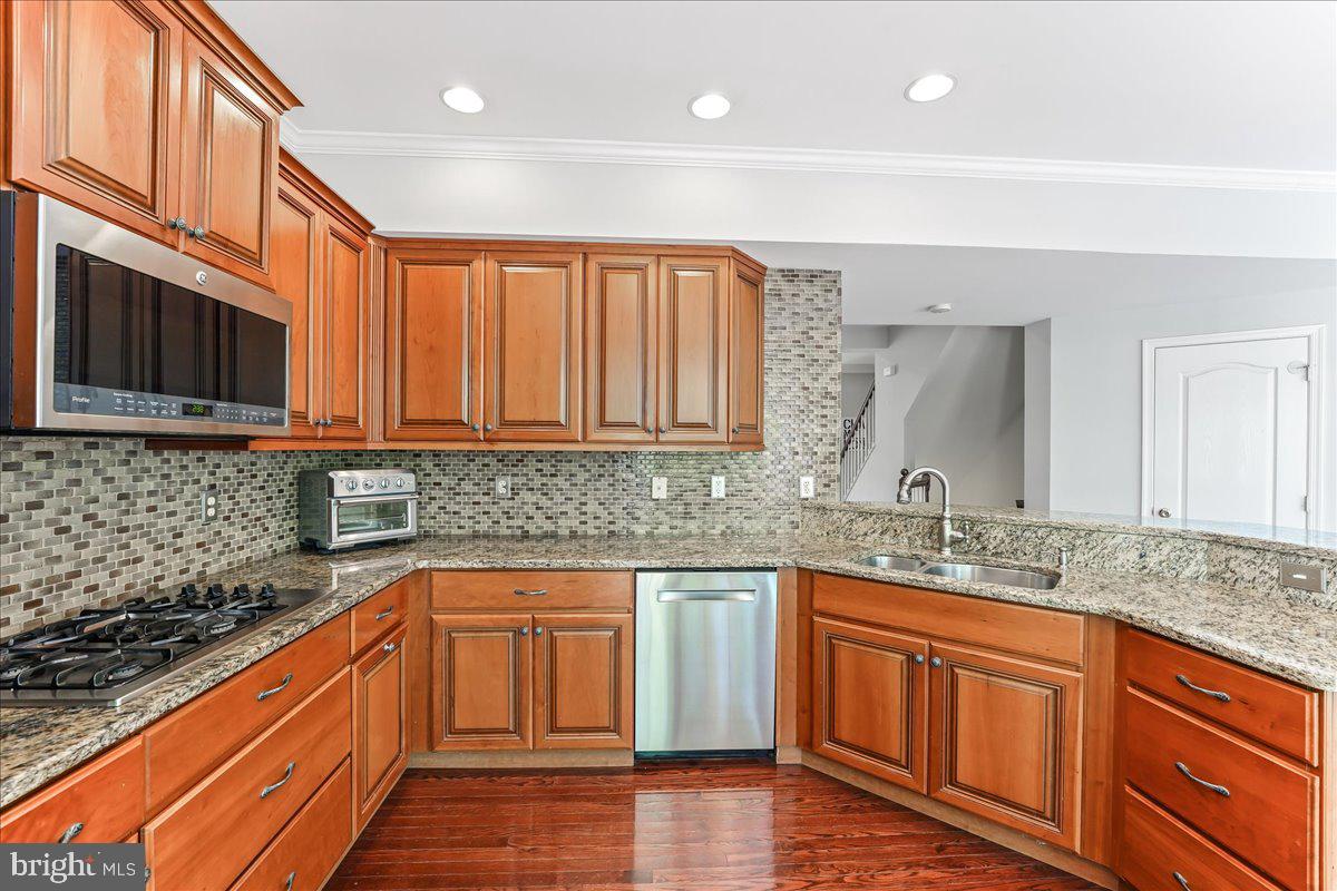 3139 WOODS EDGE DRIVE