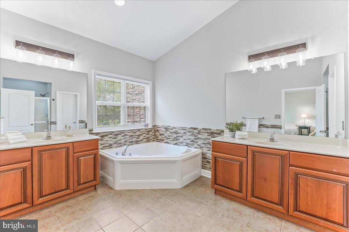 3139 WOODS EDGE DRIVE