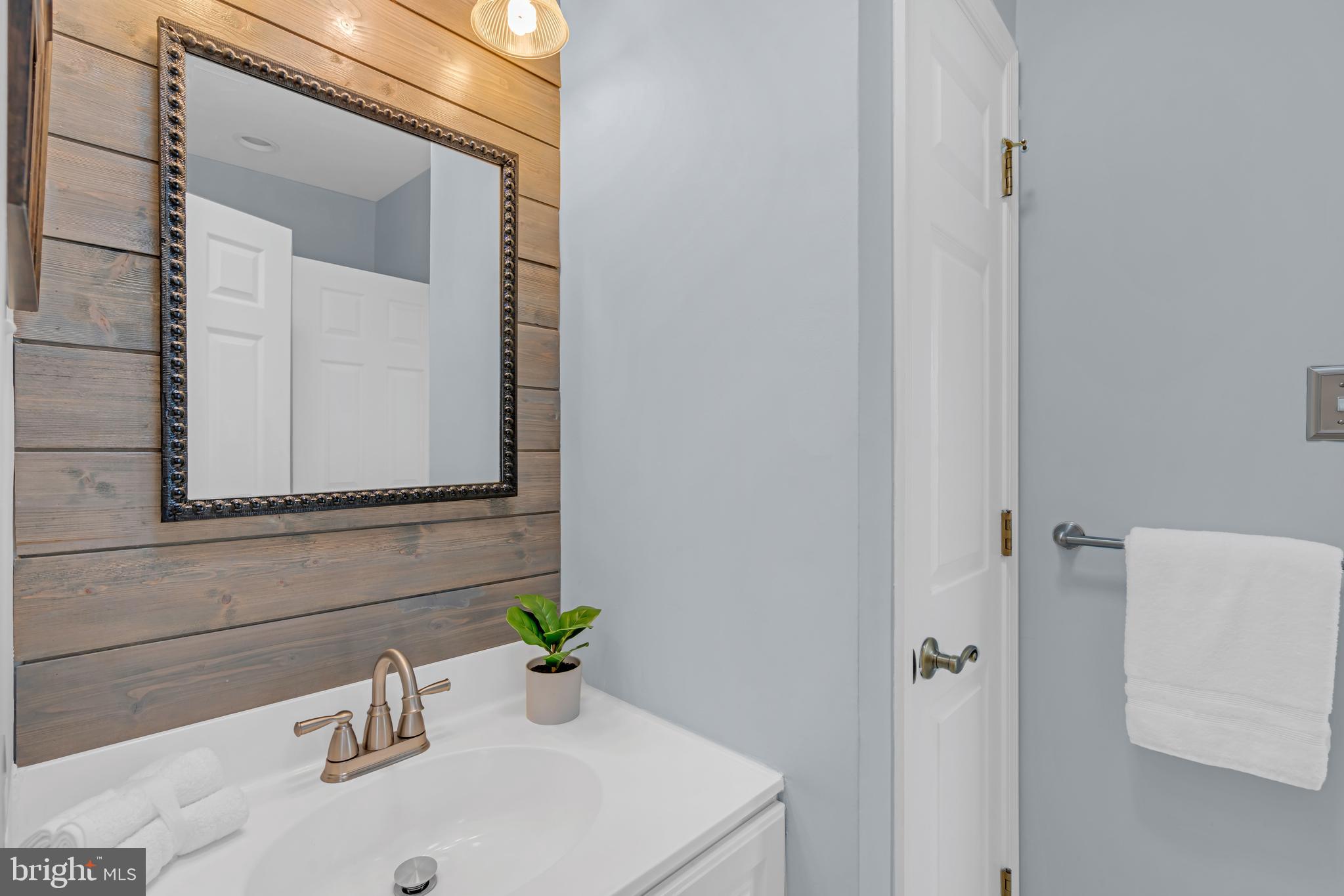 209 N SILVER FOX DRIVE