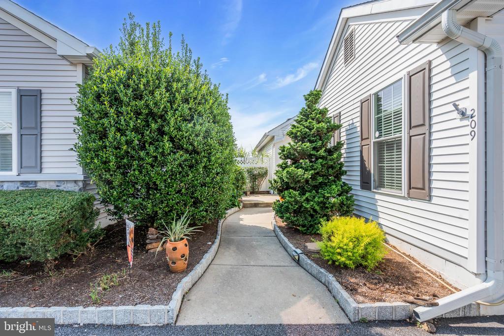 209 N SILVER FOX DRIVE