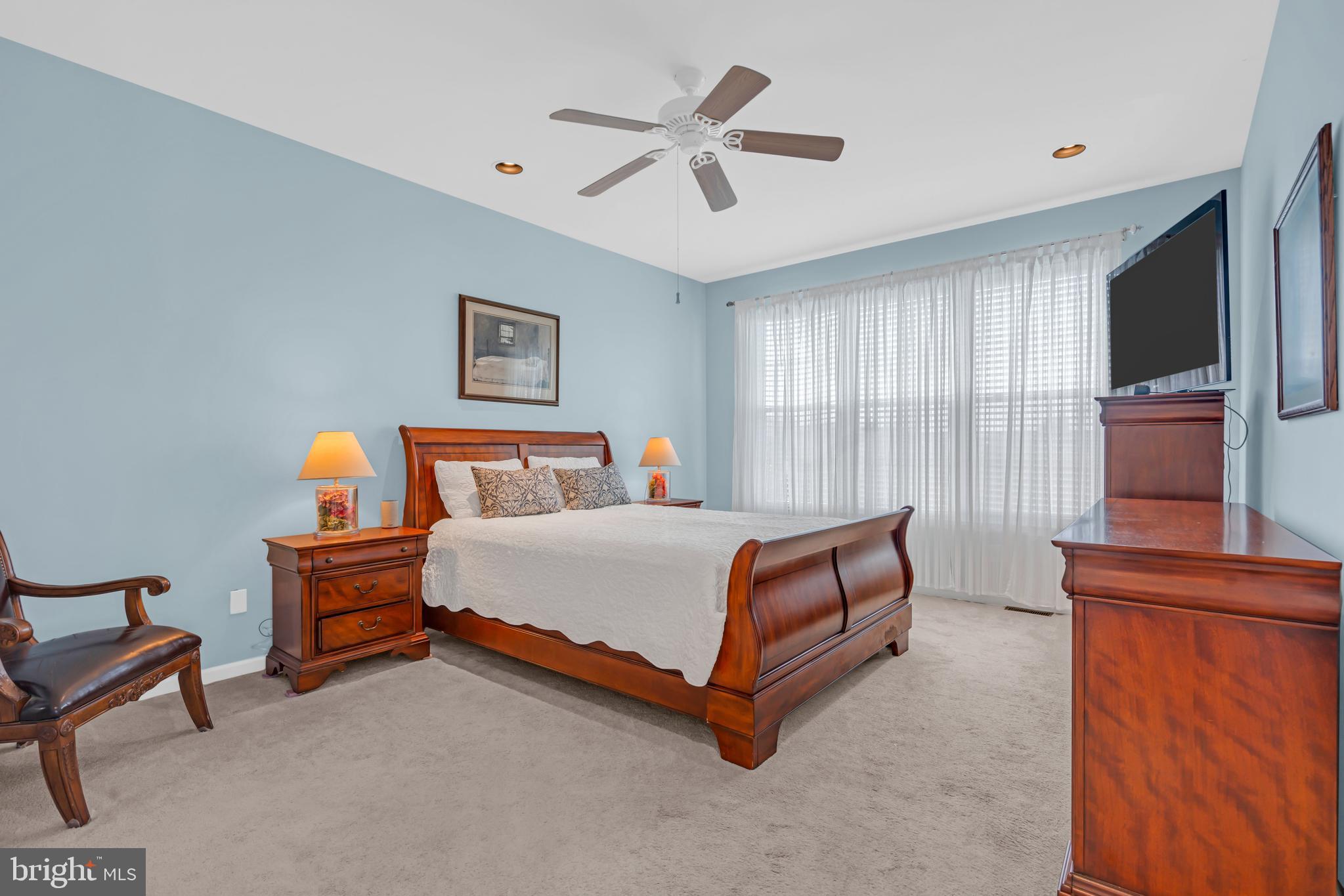 209 N SILVER FOX DRIVE