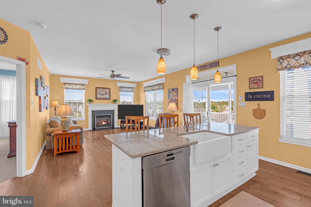 209 N SILVER FOX DRIVE