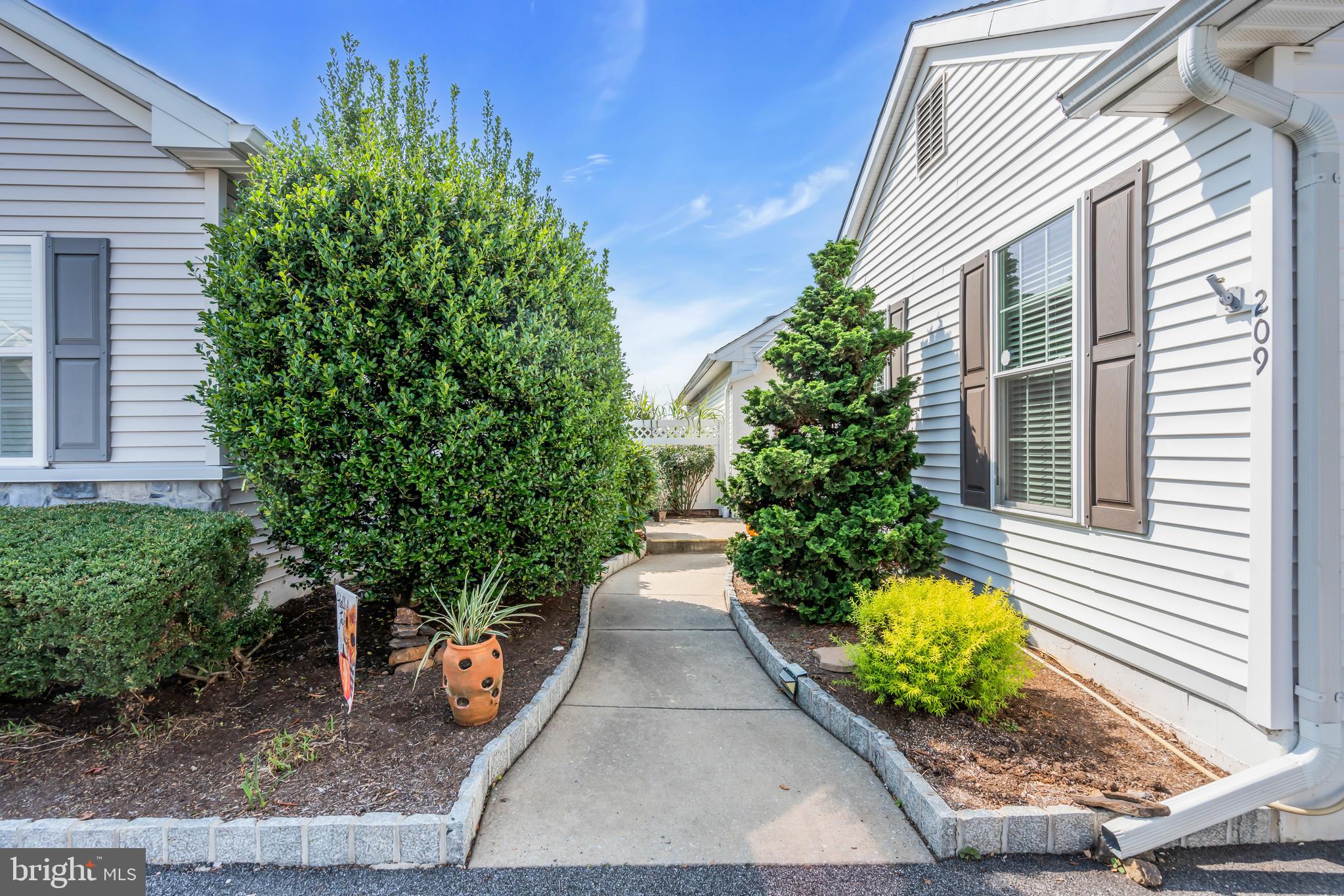 209 N SILVER FOX DRIVE