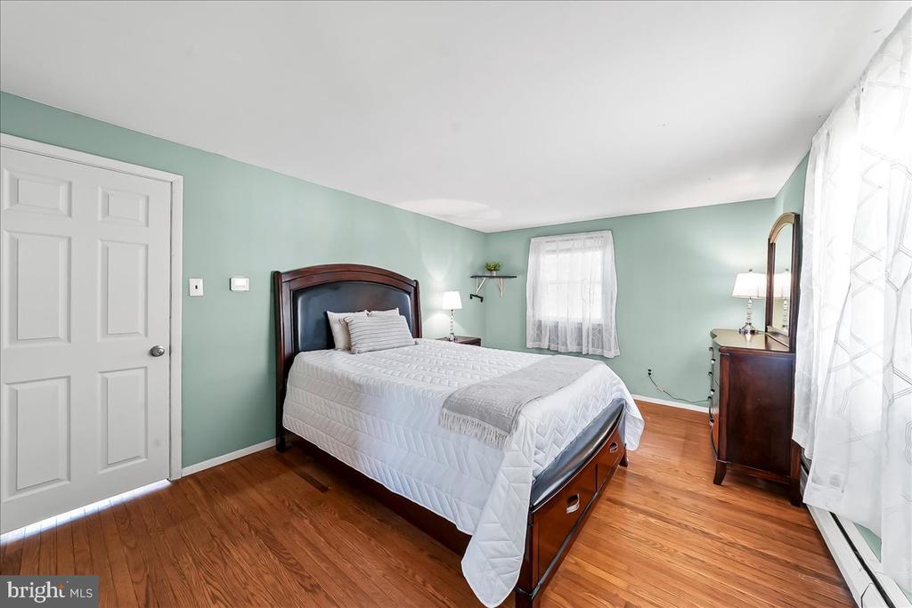 1605 COUNTRY LANE