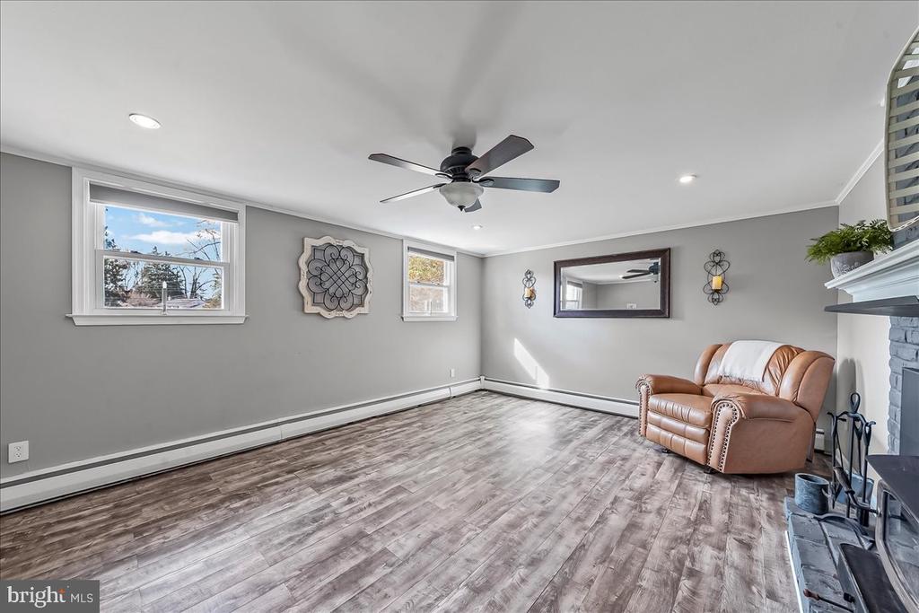 1605 COUNTRY LANE