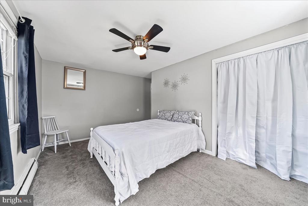 1605 COUNTRY LANE