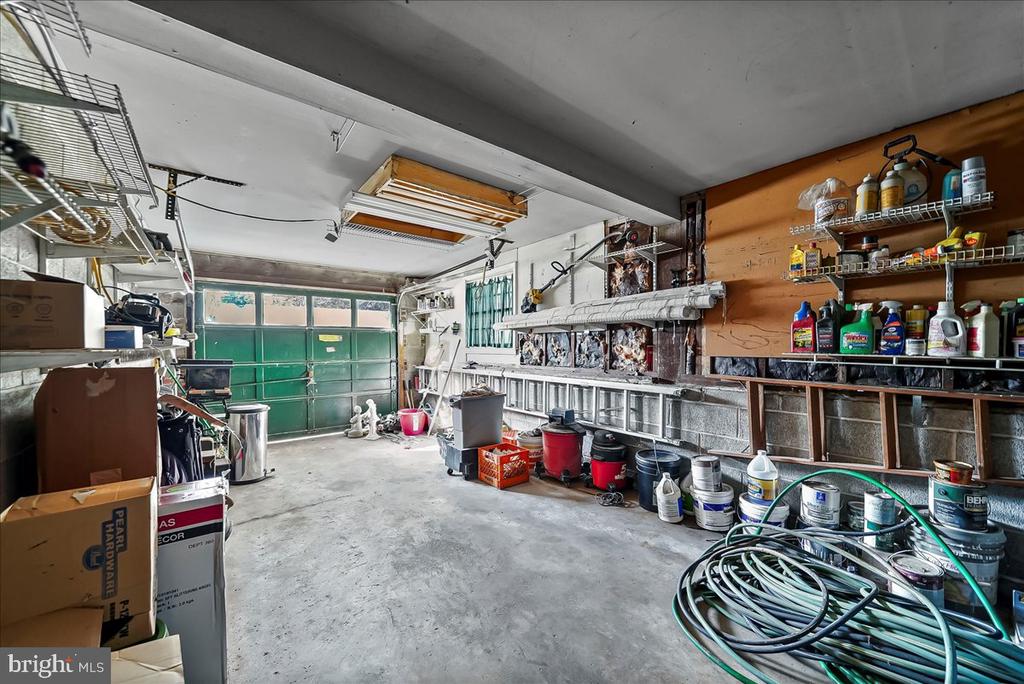 1605 COUNTRY LANE