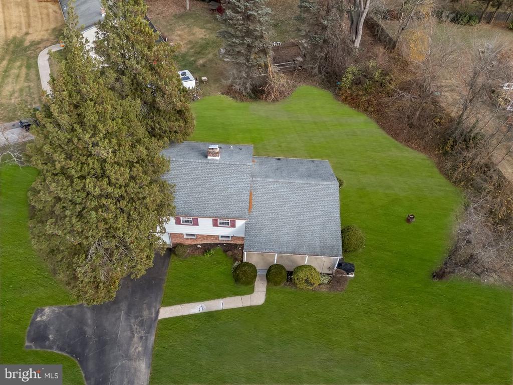 1605 COUNTRY LANE