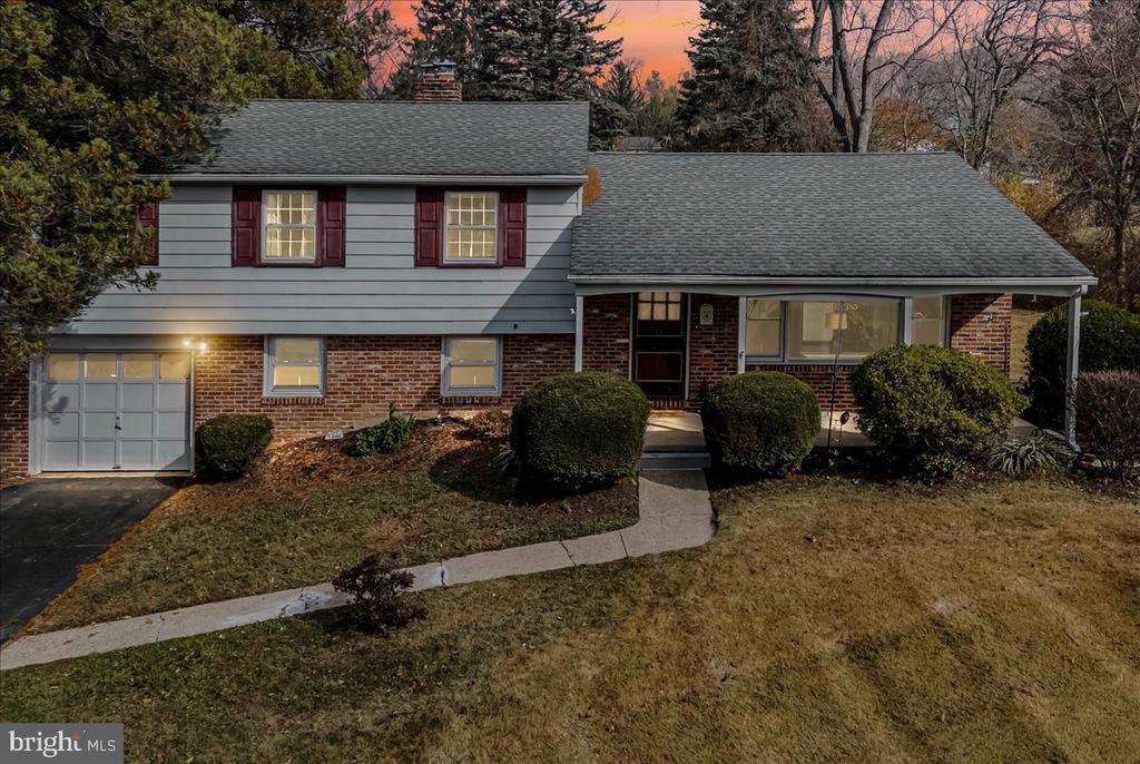1605 COUNTRY LANE