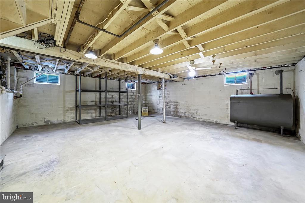 1605 COUNTRY LANE