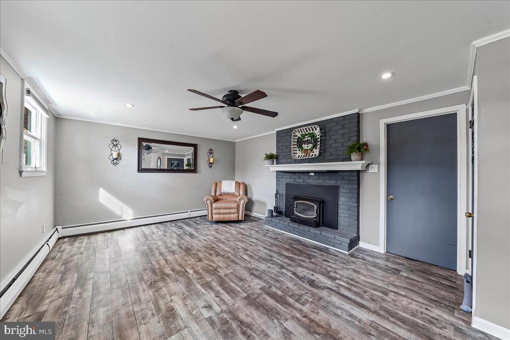 1605 COUNTRY LANE