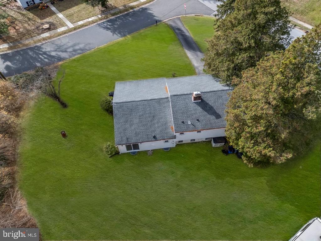 1605 COUNTRY LANE