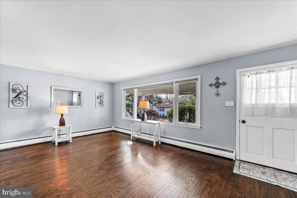 1605 COUNTRY LANE