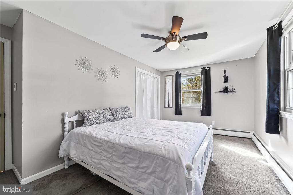 1605 COUNTRY LANE