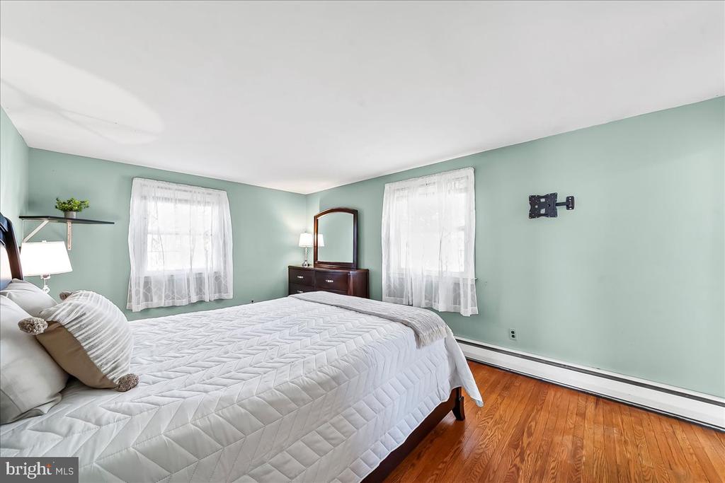1605 COUNTRY LANE