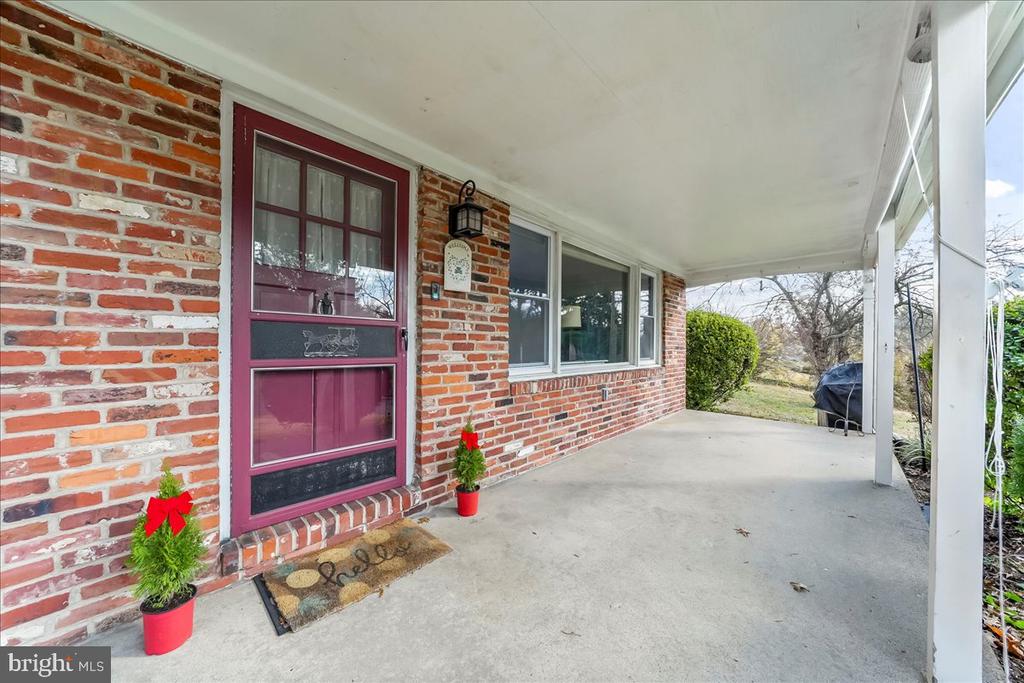 1605 COUNTRY LANE