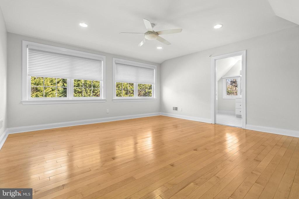 4 GREYSTONE CIRCLE