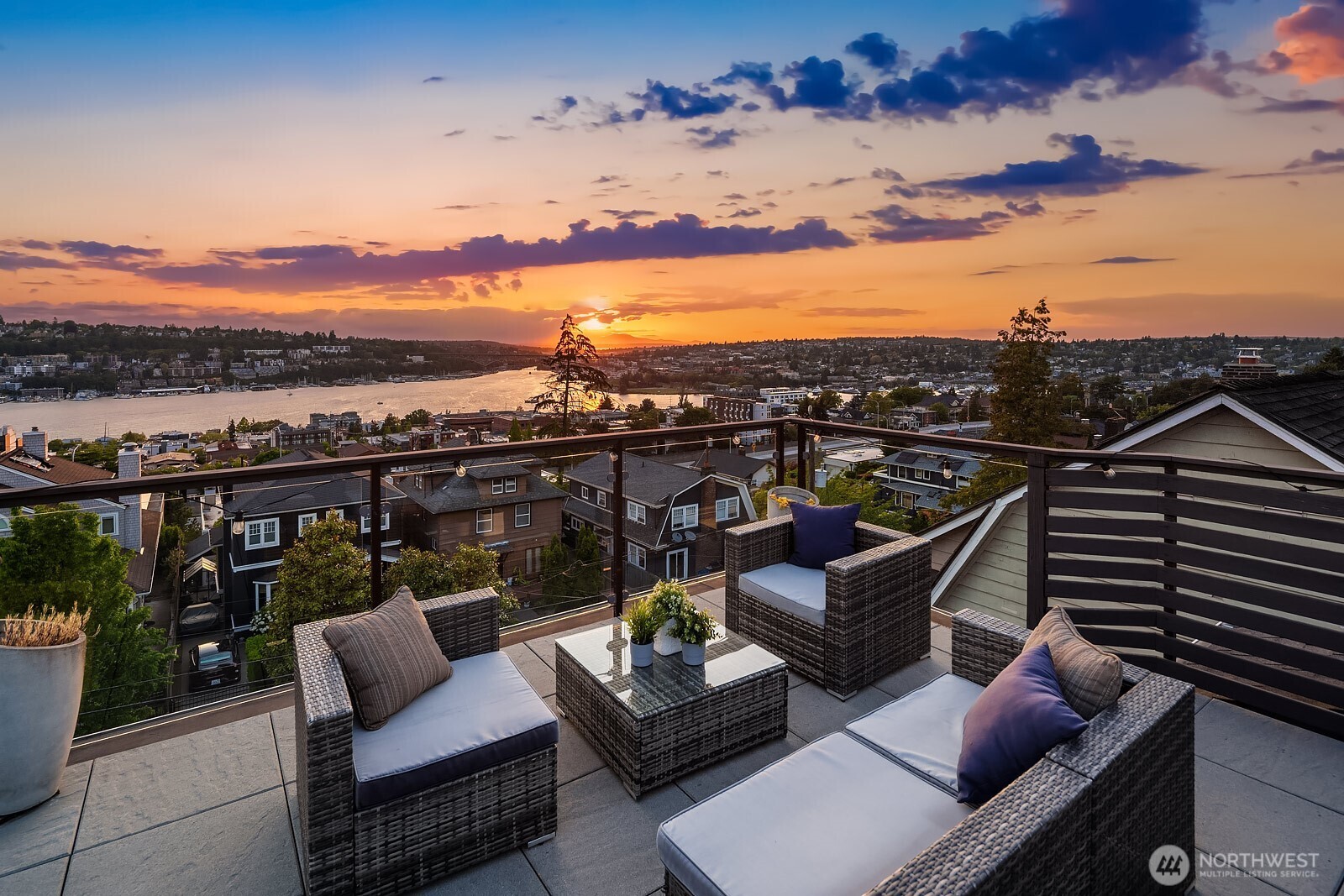 2222 Broadway E