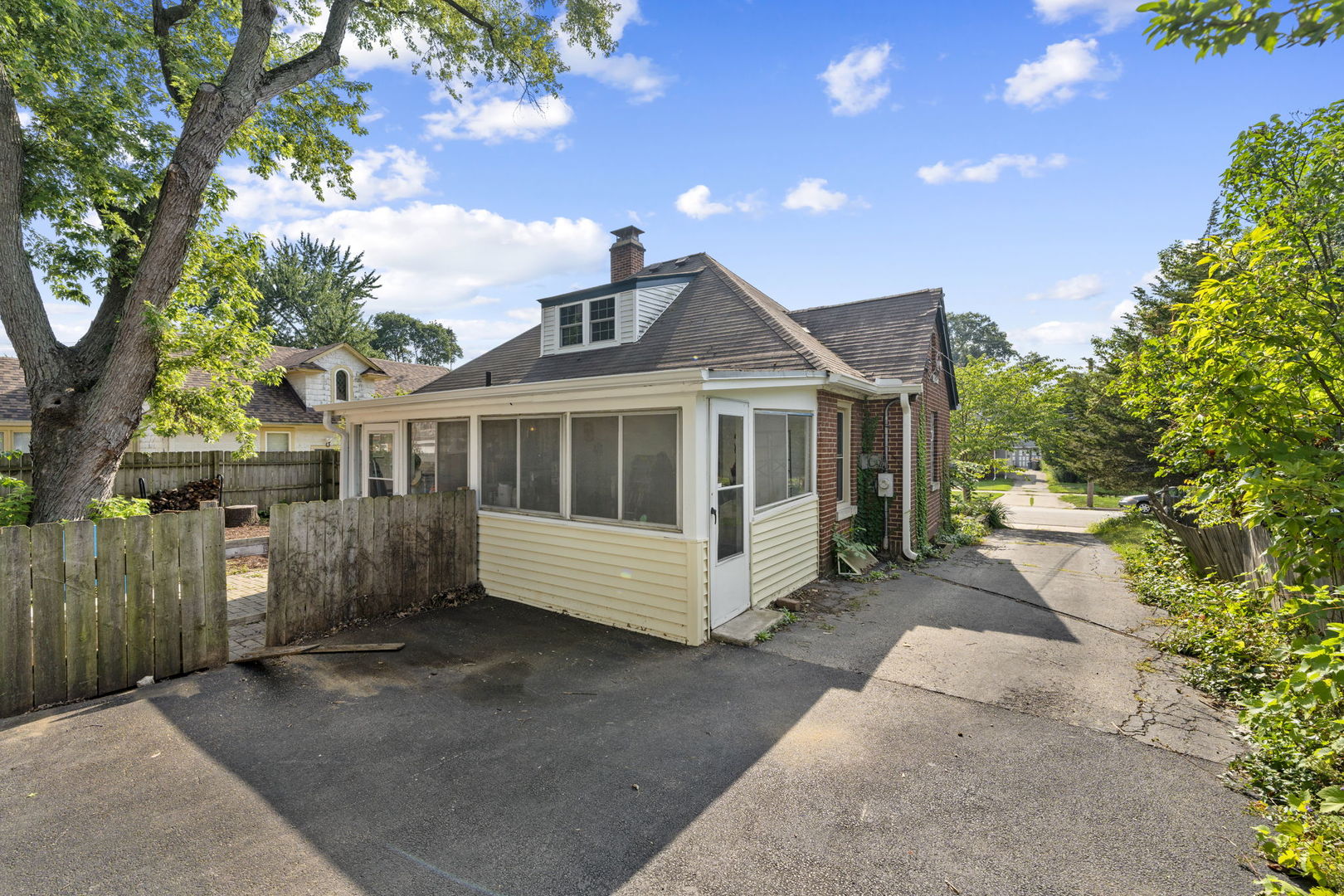 1127 Bellevue Avenue