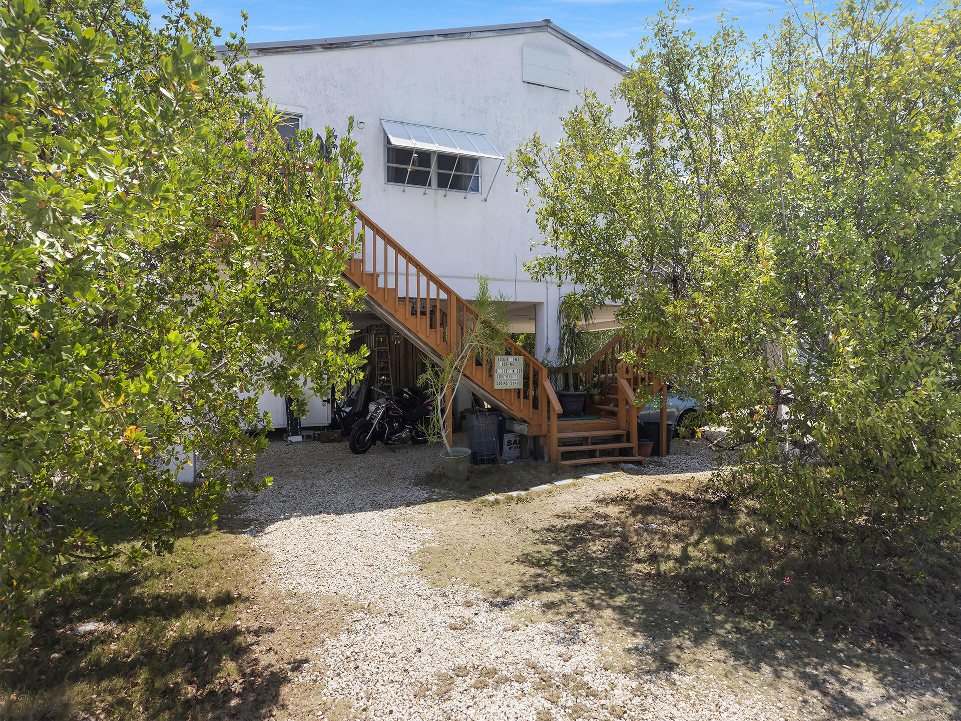 1547 Narcissus Avenue
