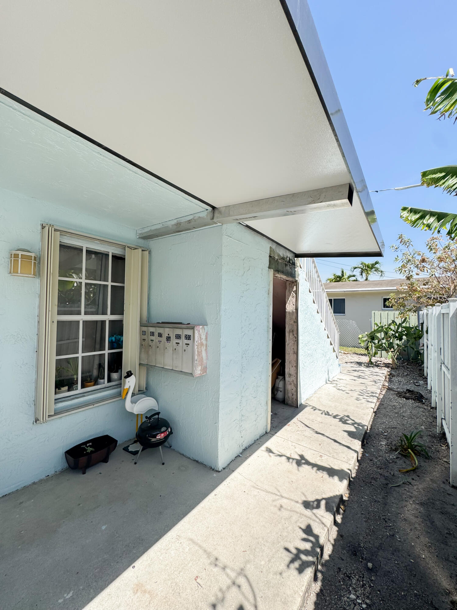 2541 W 1st Avenue Avenue