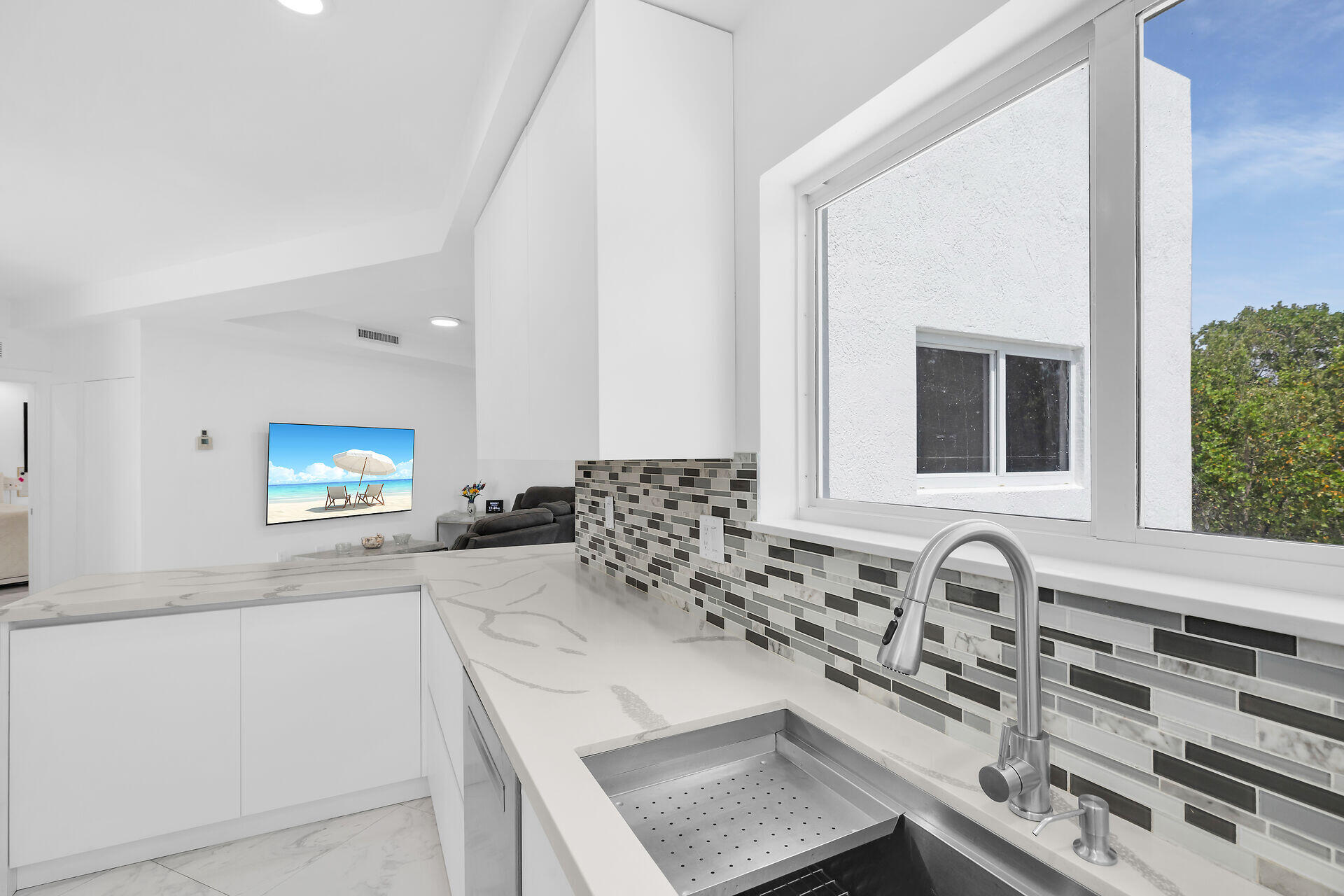 21 Lakeview Drive