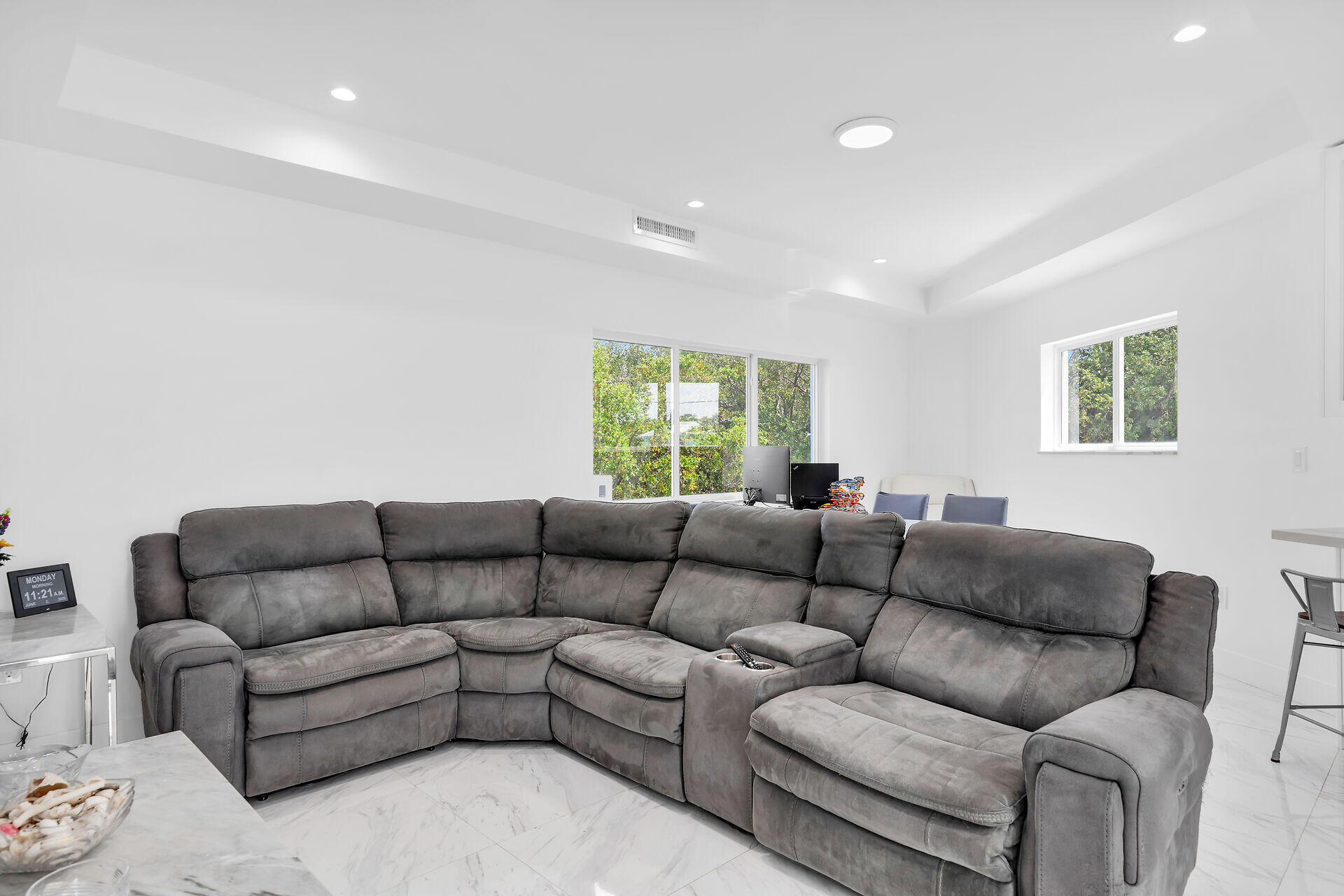 21 Lakeview Drive