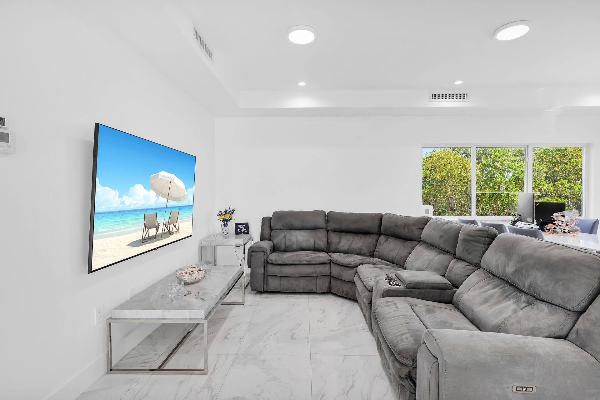 21 Lakeview Drive