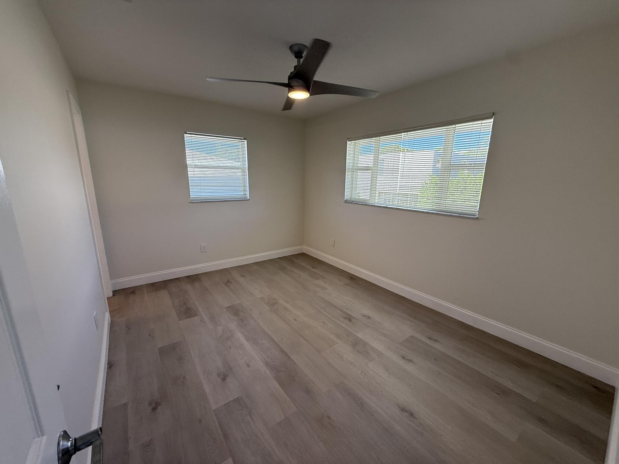 435 Collins Street Unit: upstairs only